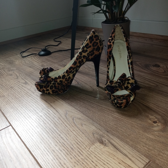 High heels - Picture 2 of 3